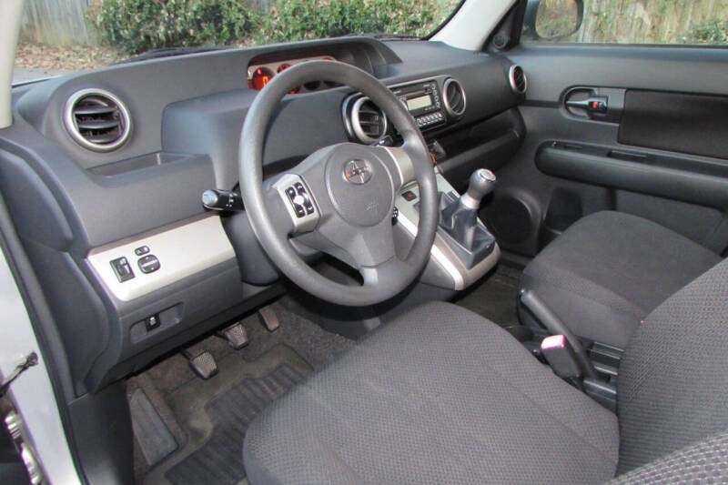 2010 Scion xB Base photo 17