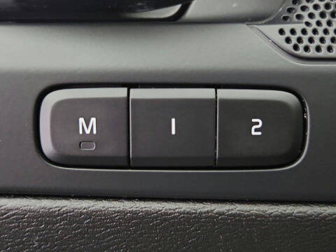 2024 Volvo XC40 B5 Plus Bright Theme
