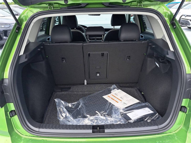 2025 Volkswagen Taos SE