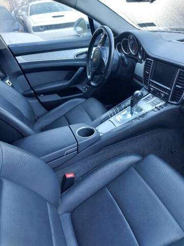 2016 Porsche Panamera 4 Edition