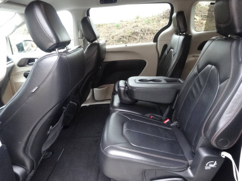 2017 Chrysler Pacifica Touring-L