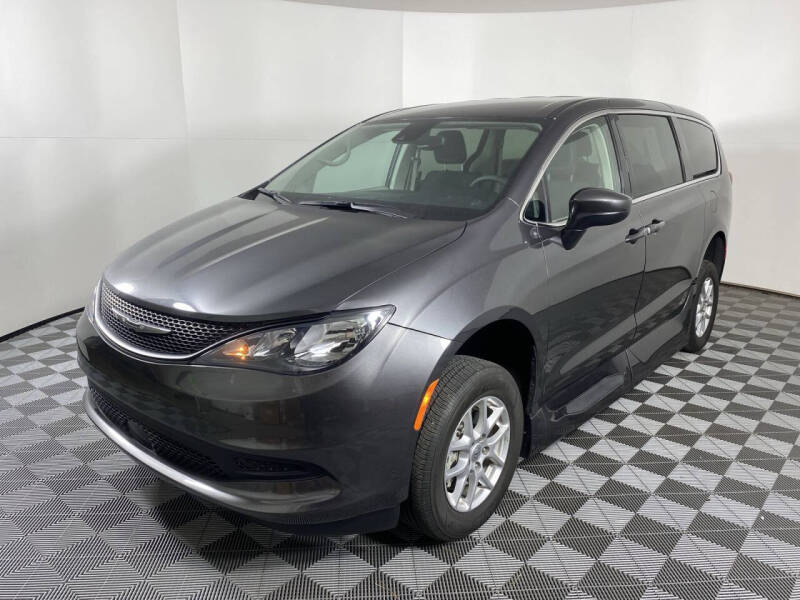 2022 Chrysler Voyager LX