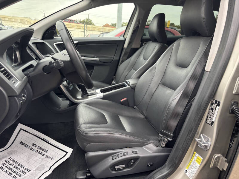 2016 Volvo XC60 T5 Drive-E Premier