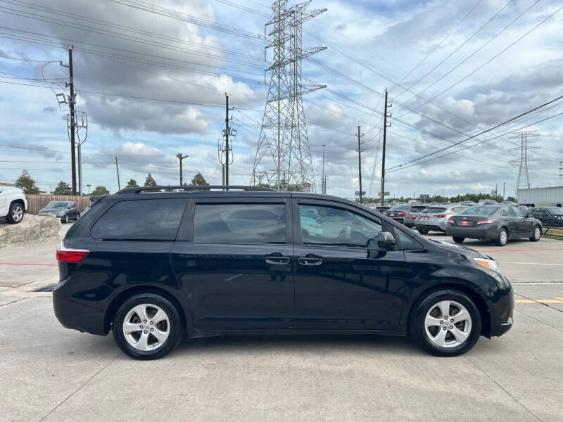 2015 Toyota Sienna LE 8-Passenger
