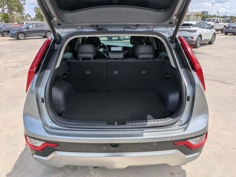 2024 Kia Niro SX