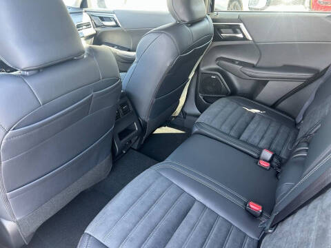 2025 Mitsubishi Outlander SE