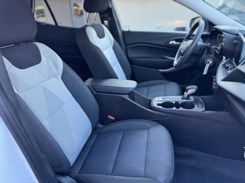 2025 Chevrolet Trax LS