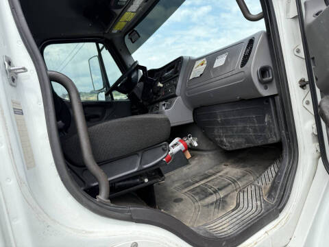 2011 Freightliner M2 106