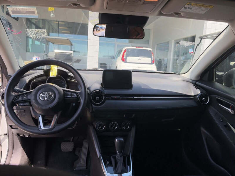 2020 Toyota Yaris Hatchback LE