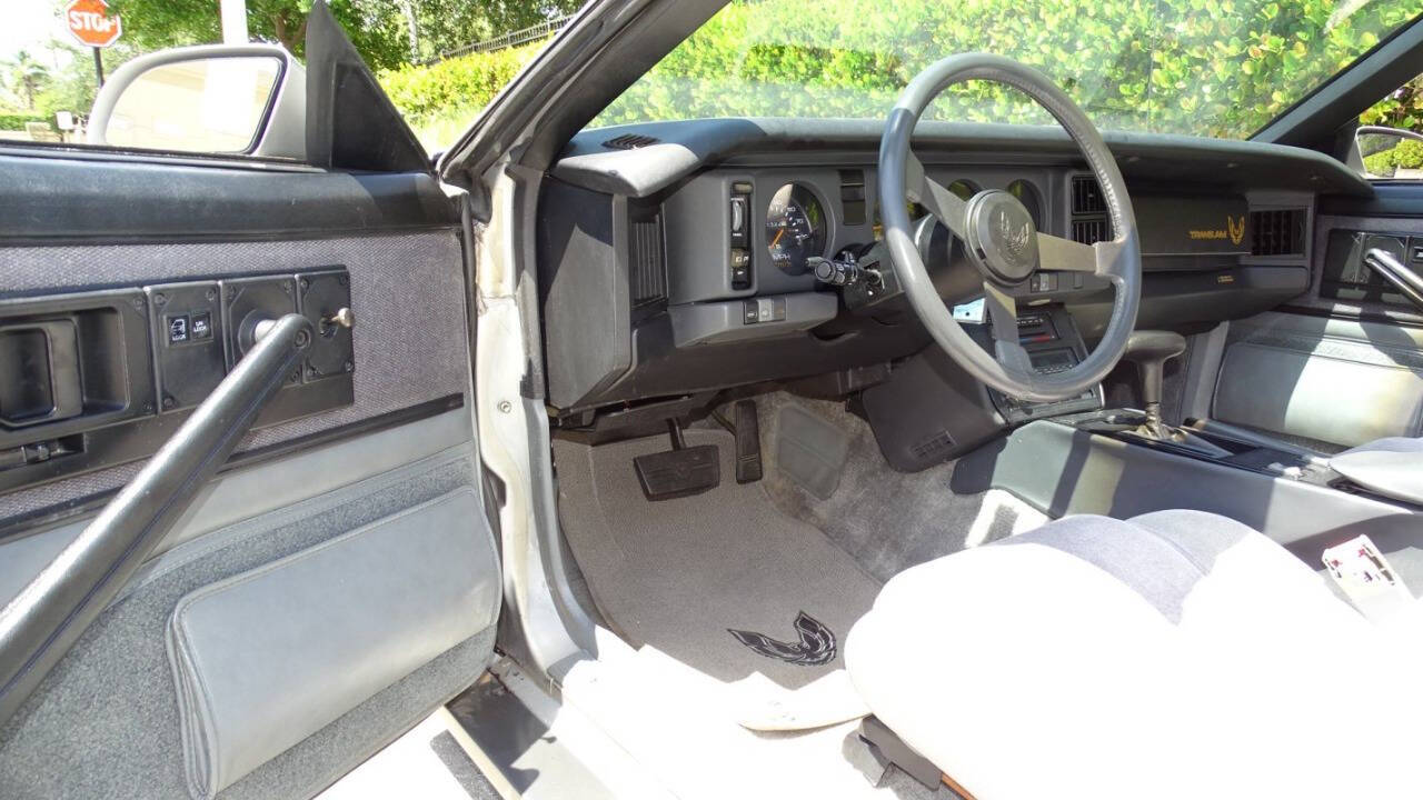 1985 Pontiac Firebird 37