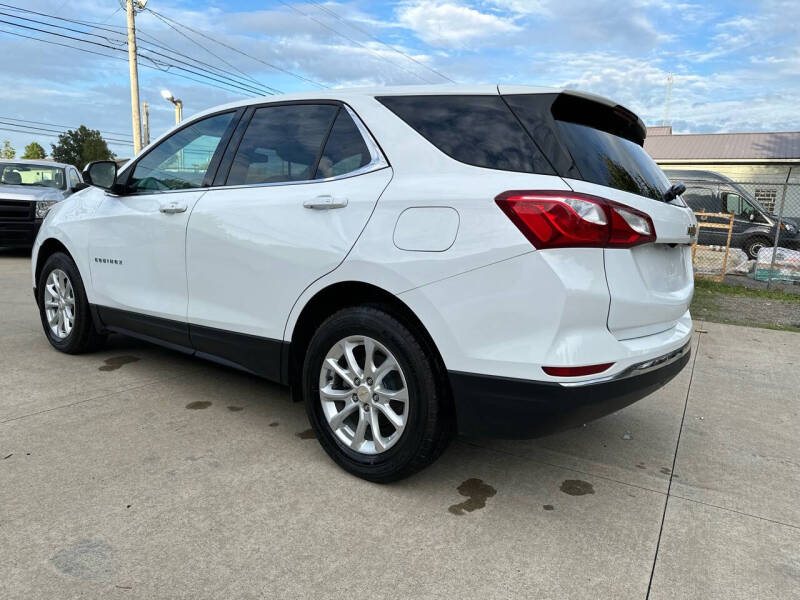 2018 Chevrolet Equinox LT photo 3