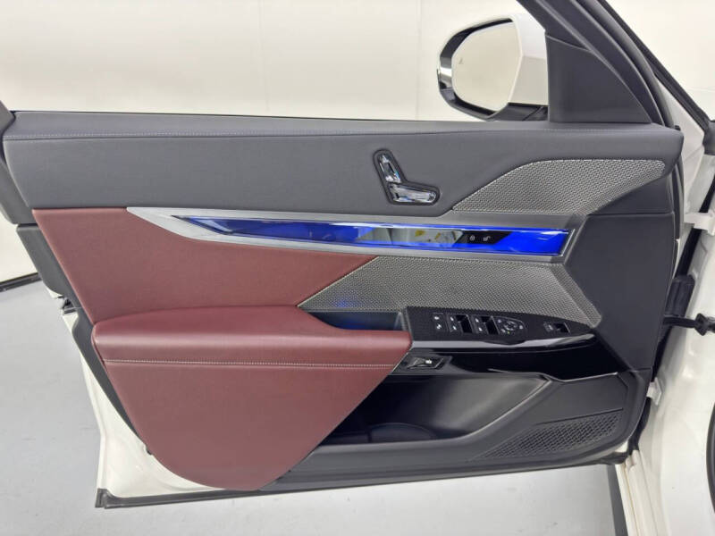 2023 BMW 7 Series 740i