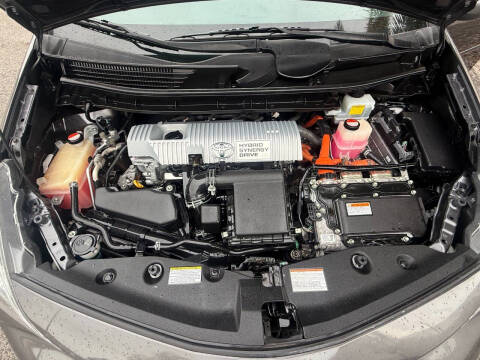 2017 Toyota Prius v Five