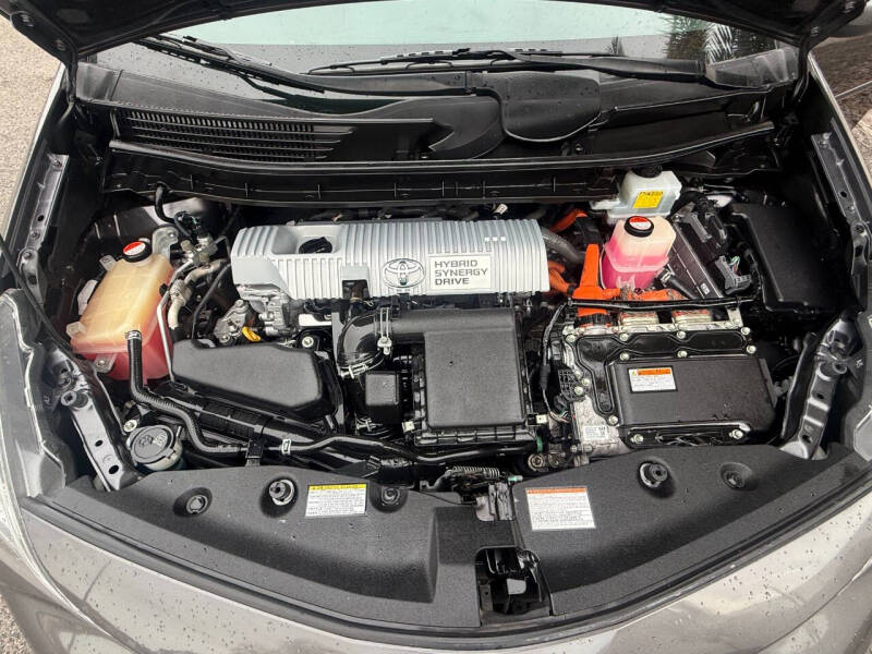 2017 Toyota Prius v Five