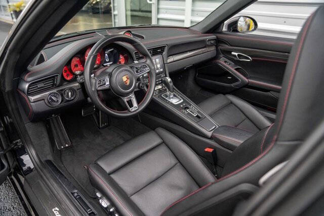 2018 Porsche 911 11