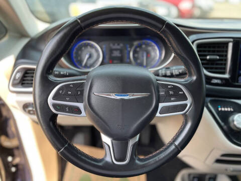 2017 Chrysler Pacifica Touring-L