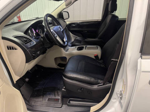 2015 Chrysler Town and Country Touring-L