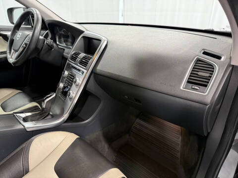 2017 Volvo XC60 T5 Dynamic