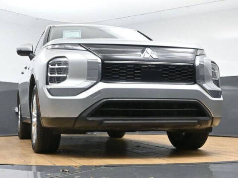 2025 Mitsubishi Outlander ES