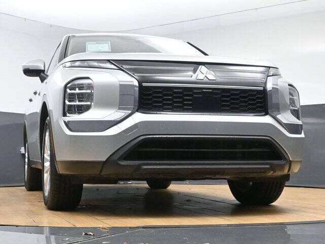 2025 Mitsubishi Outlander ES