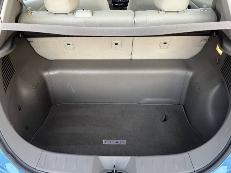 2011 Nissan LEAF SV