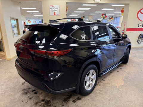 2023 Toyota Highlander LE