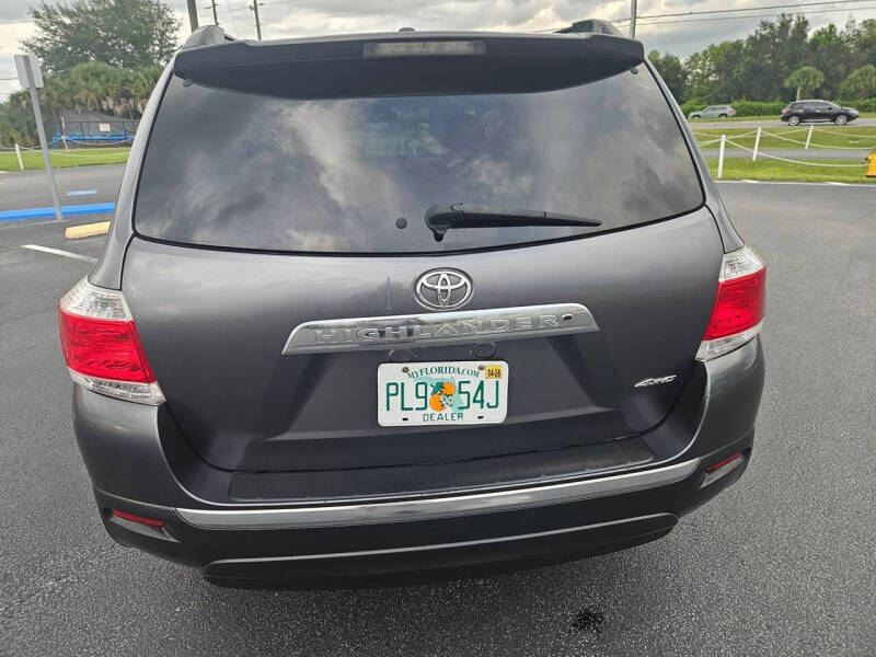 2011 Toyota Highlander SE