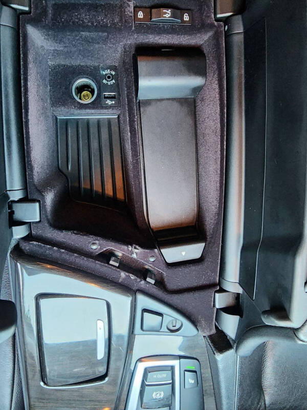 2012 BMW 5 Series 528i