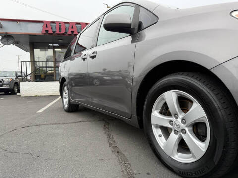 2016 Toyota Sienna LE 8-Passenger