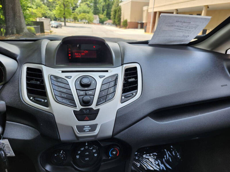2012 Ford Fiesta SE