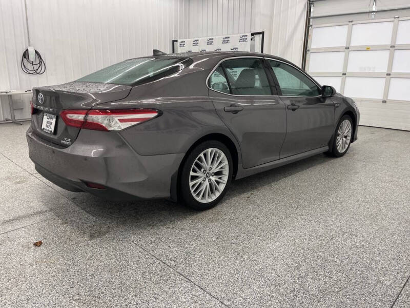 2018 Toyota Camry Hybrid XLE