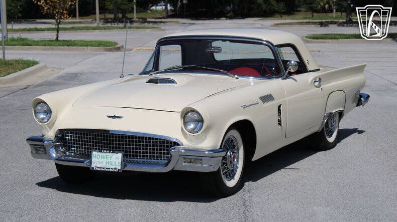 1957 Ford Thunderbird