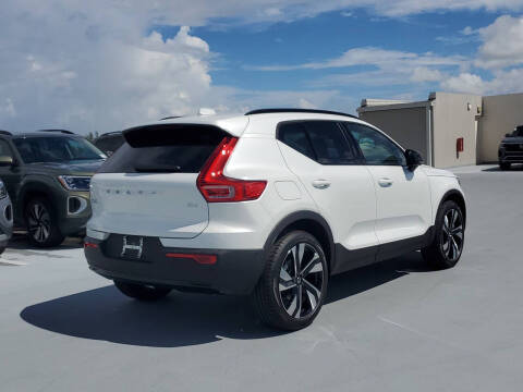2026 Volvo XC40 B4 Plus