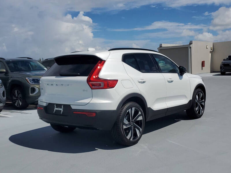 2026 Volvo XC40 B4 Plus