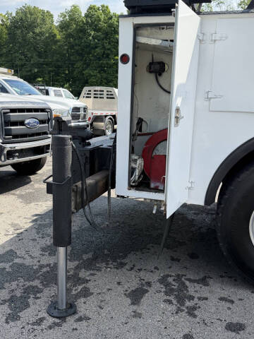 2001 Peterbilt 330