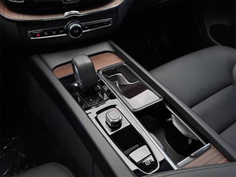 2022 Volvo XC60 B5 Momentum