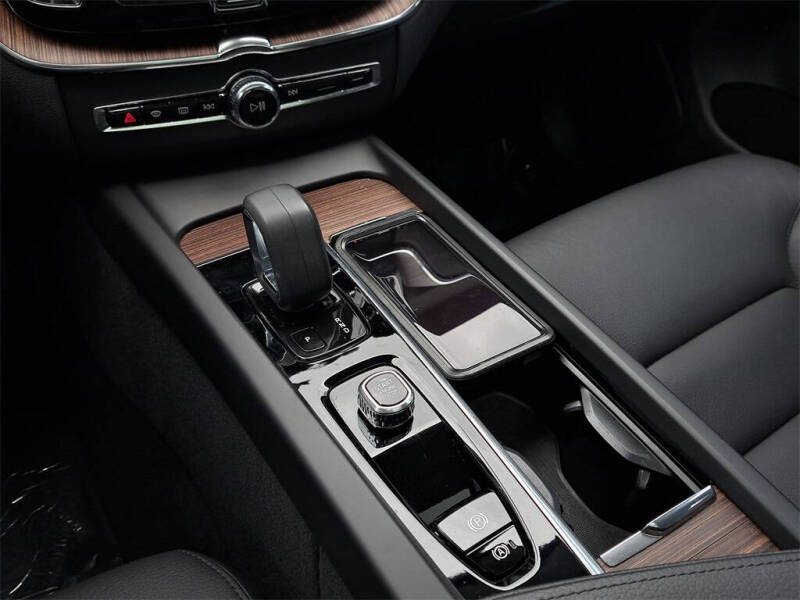 2022 Volvo XC60 B5 Momentum