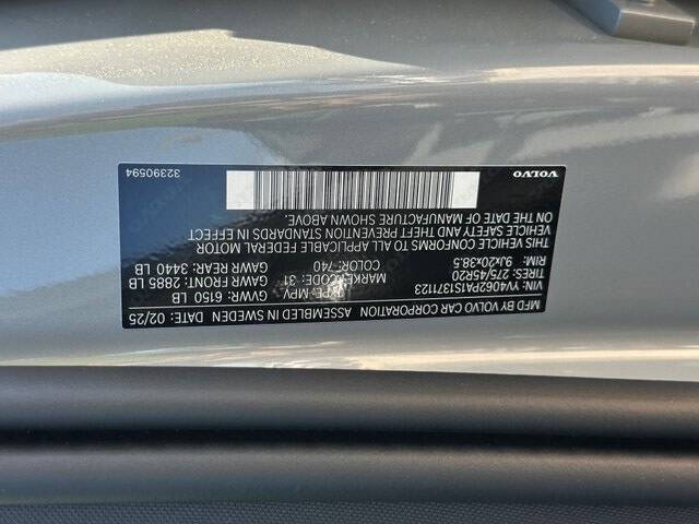 2025 Volvo XC90 B6 Core Bright Theme