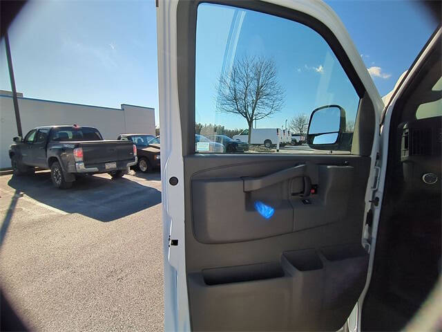 2024 Chevrolet Express 2500