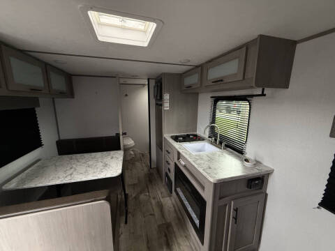 2024 Coleman CM17R24