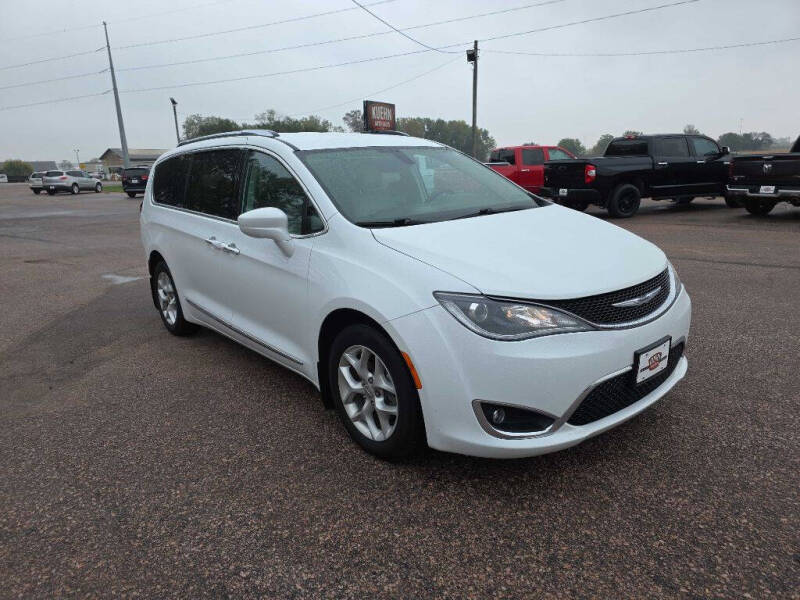 2017 Chrysler Pacifica Touring-L Plus