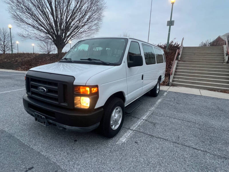 Ford E-Series Econoline Wagon's photo