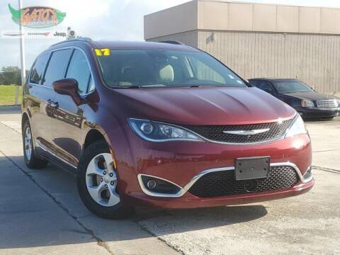 2017 Chrysler Pacifica for sale at GATOR'S IMPORT SUPERSTORE in Melbourne FL