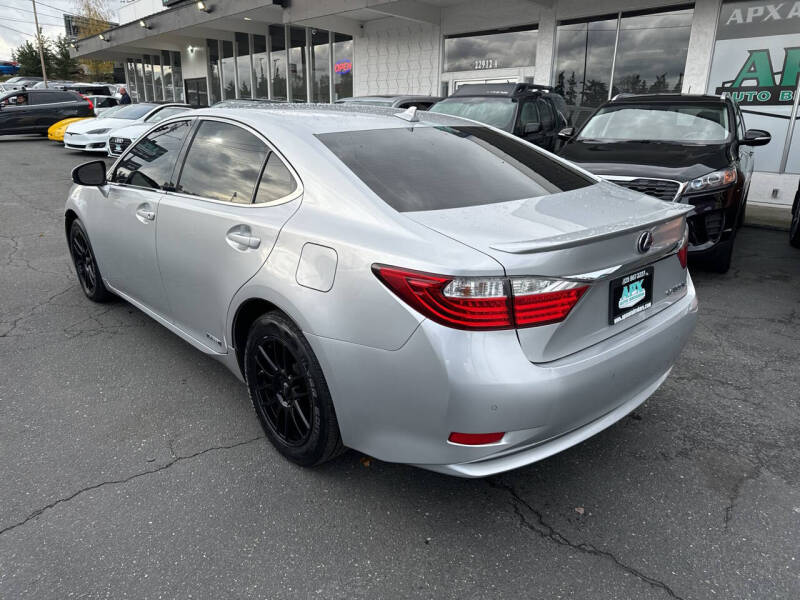 2014 Lexus ES 300h photo 3