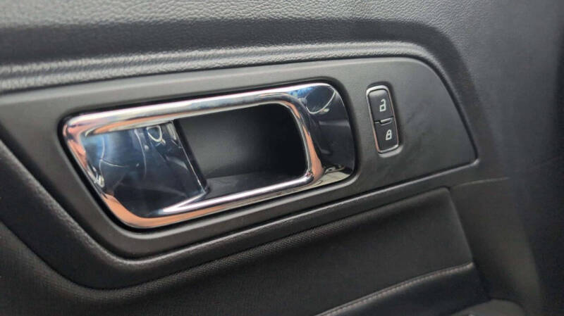 2017 Ford Mustang V6