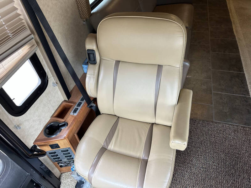 2008 Winnebago Journey