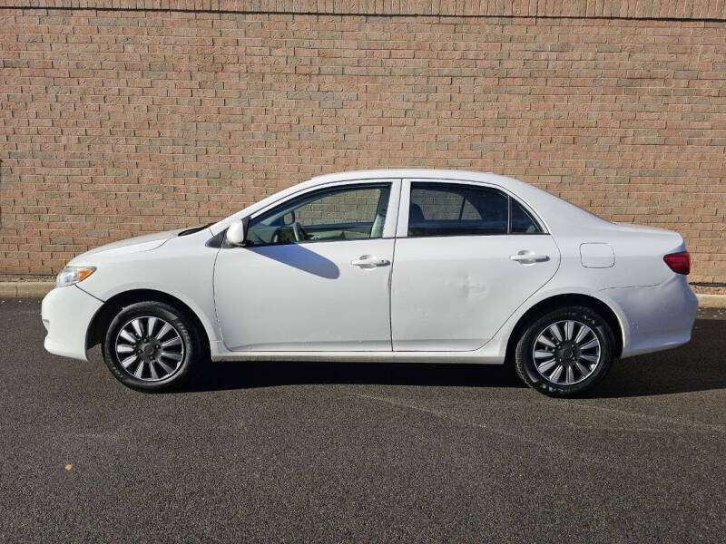 2009 Toyota Corolla LE photo 9