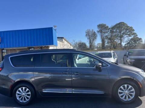 2017 Chrysler Pacifica Touring-L