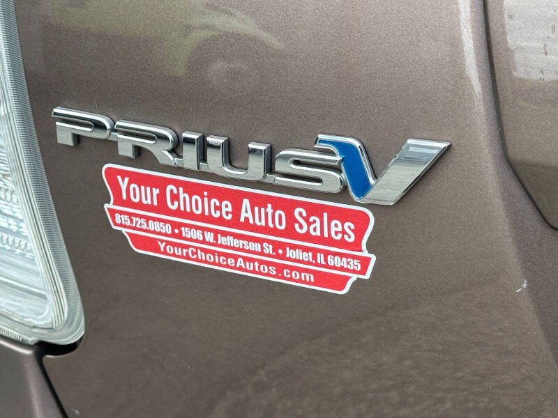 2015 Toyota Prius v Three