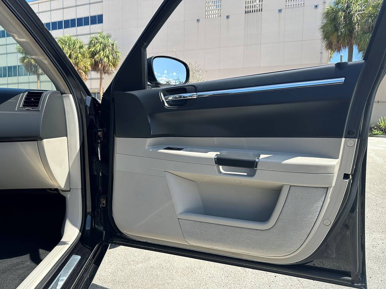 2007 Chrysler 300 10